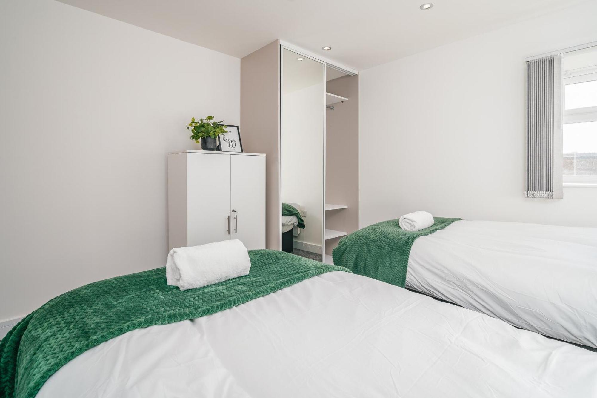 Apartment Town Centre Penthouse - Near Airport & Train Station