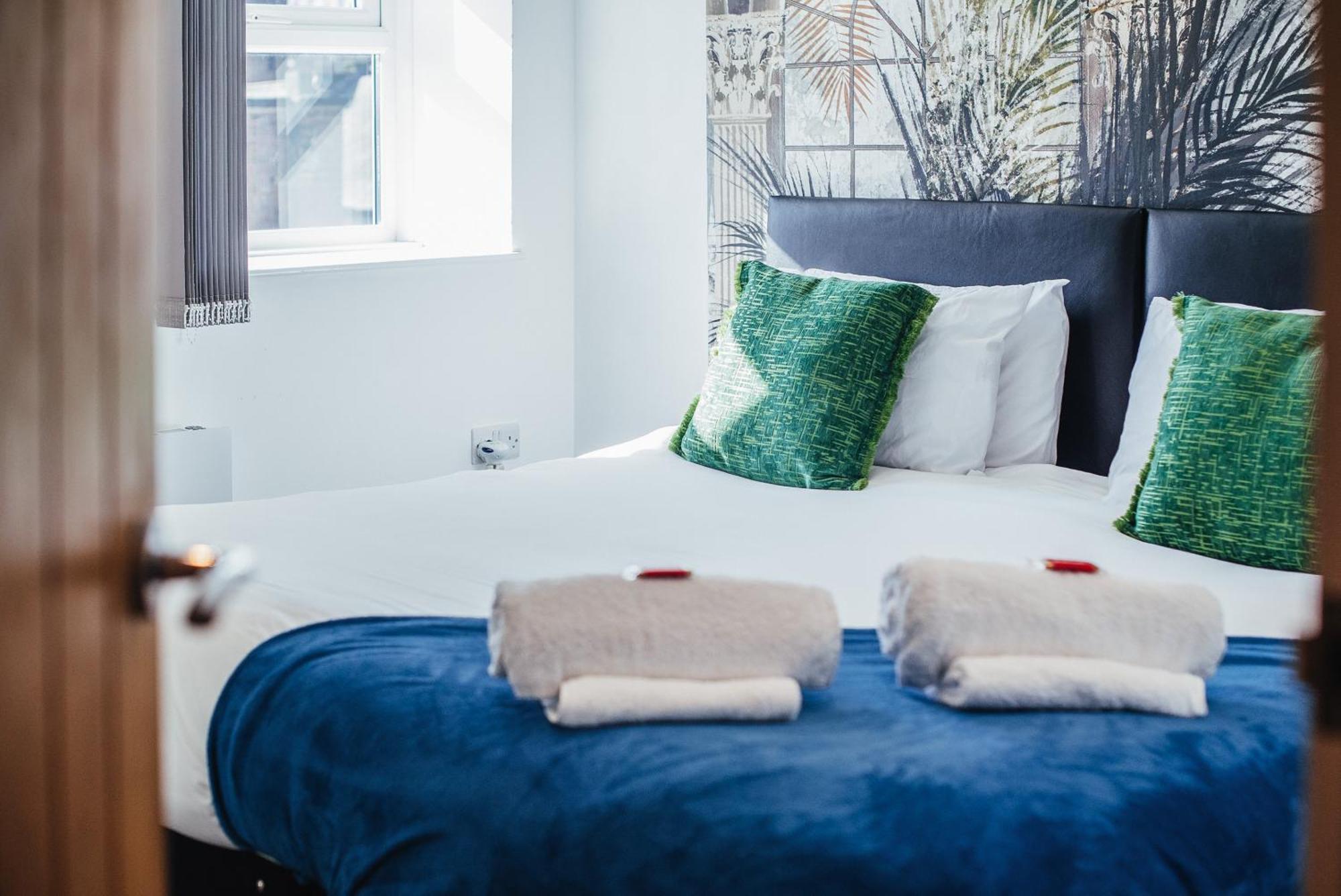 Apartment Town Centre Penthouse - Near Airport & Train Station *