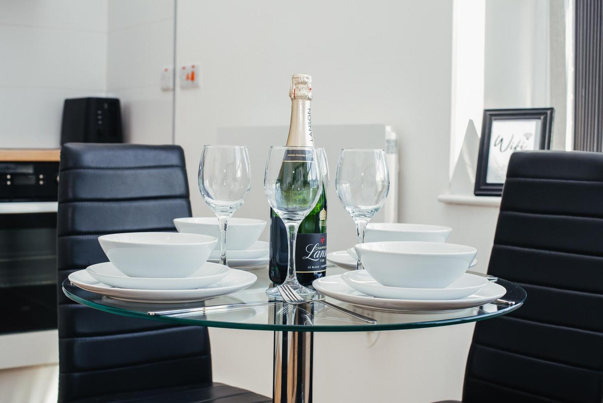 Town Centre Penthouse - Near Airport & Train Station Apartment Luton (Bedfordshire)