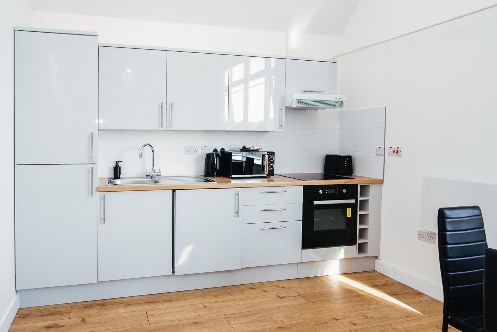 Town Centre Penthouse - Near Airport & Train Station *