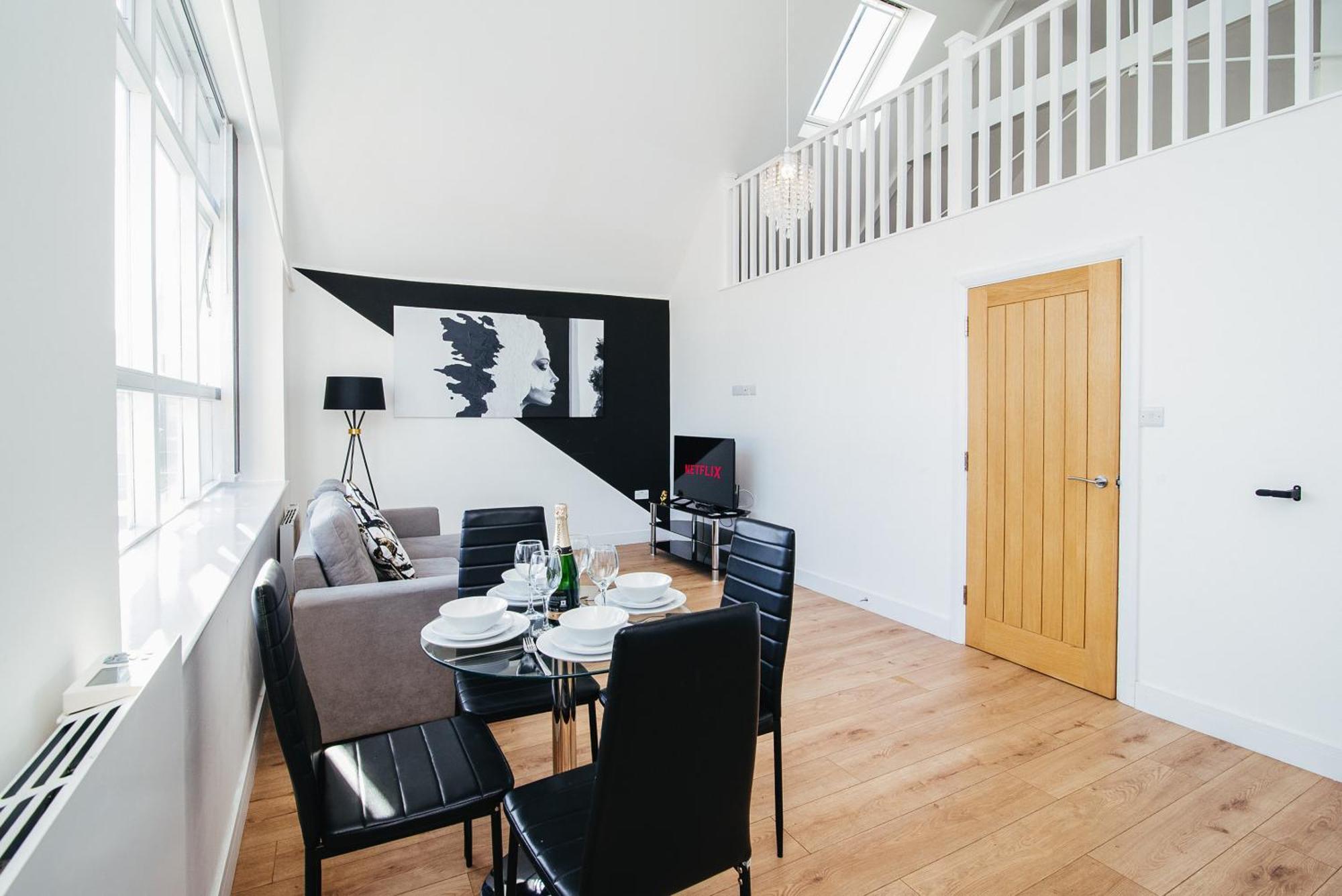 Apartment Town Centre Penthouse - Near Airport & Train Station Luton (Bedfordshire)