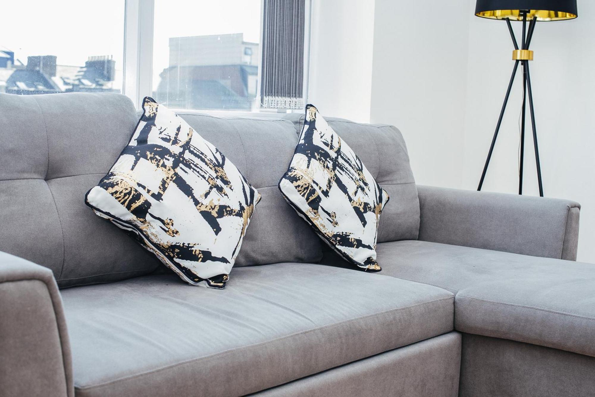 Town Centre Penthouse - Near Airport & Train Station