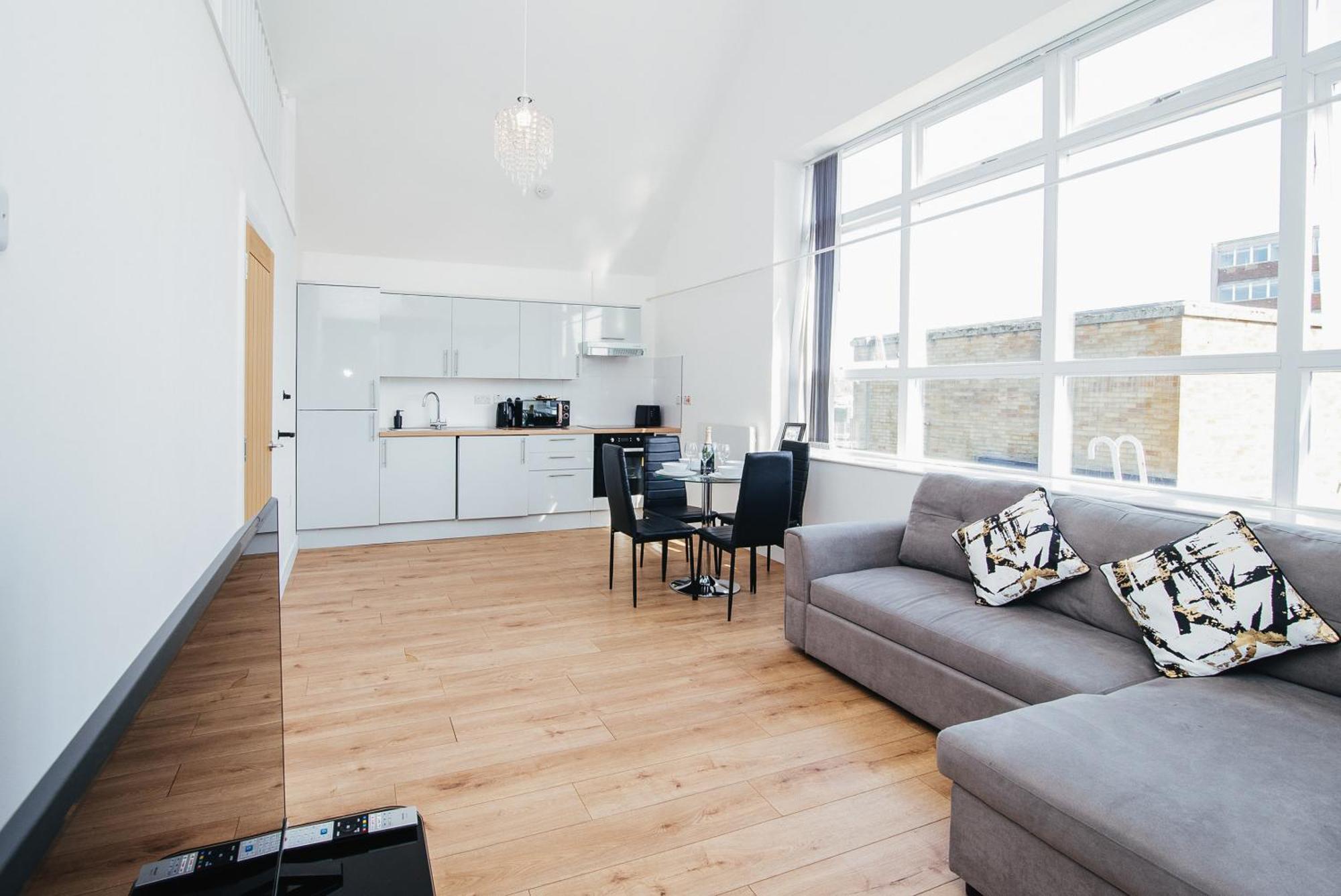 Town Centre Penthouse - Near Airport & Train Station * Luton (Bedfordshire)