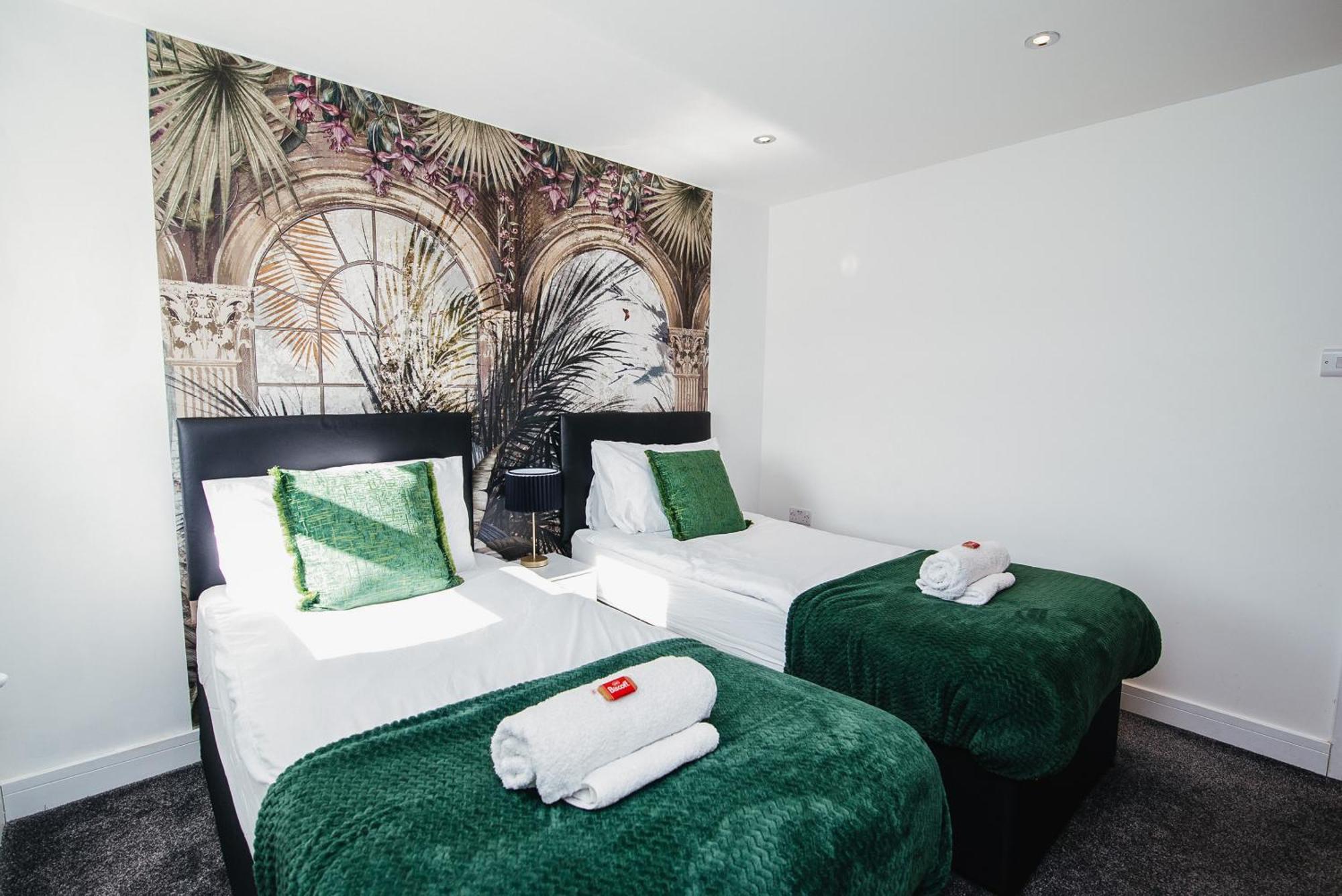 Apartment Town Centre Penthouse - Near Airport & Train Station