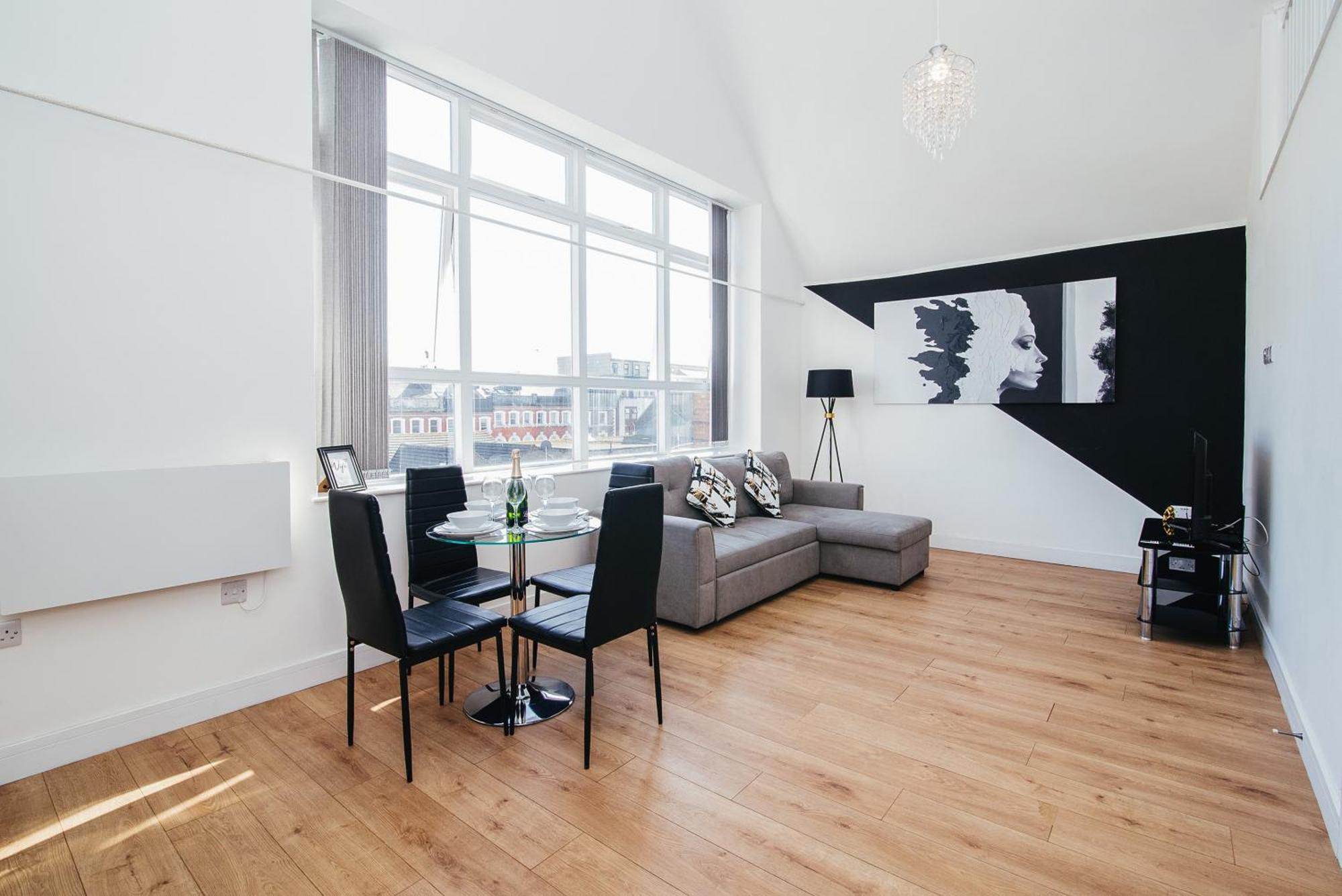 Apartment Town Centre Penthouse - Near Airport & Train Station Luton (Bedfordshire)