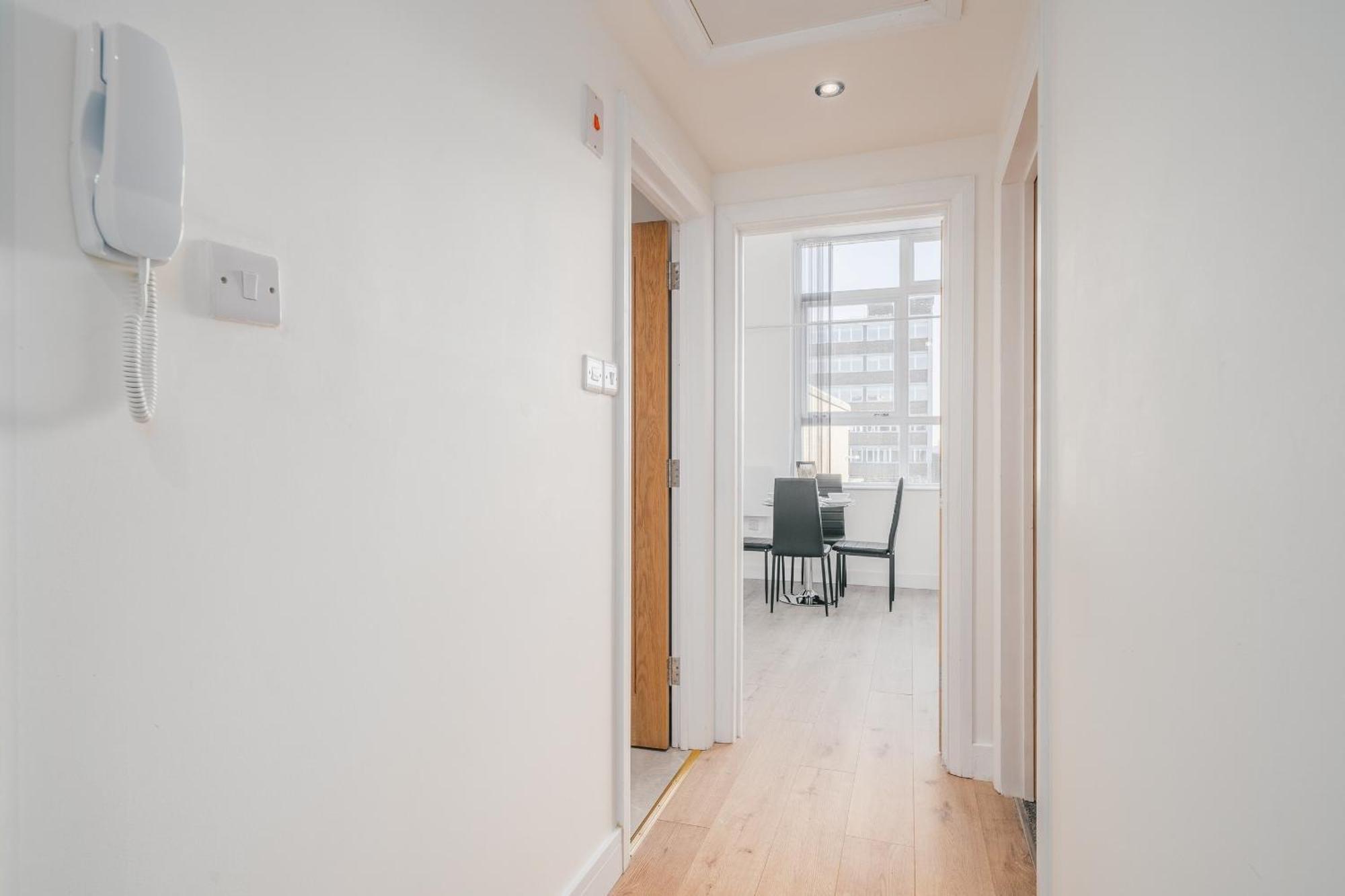 Town Centre Penthouse - Near Airport & Train Station Apartment Luton (Bedfordshire)