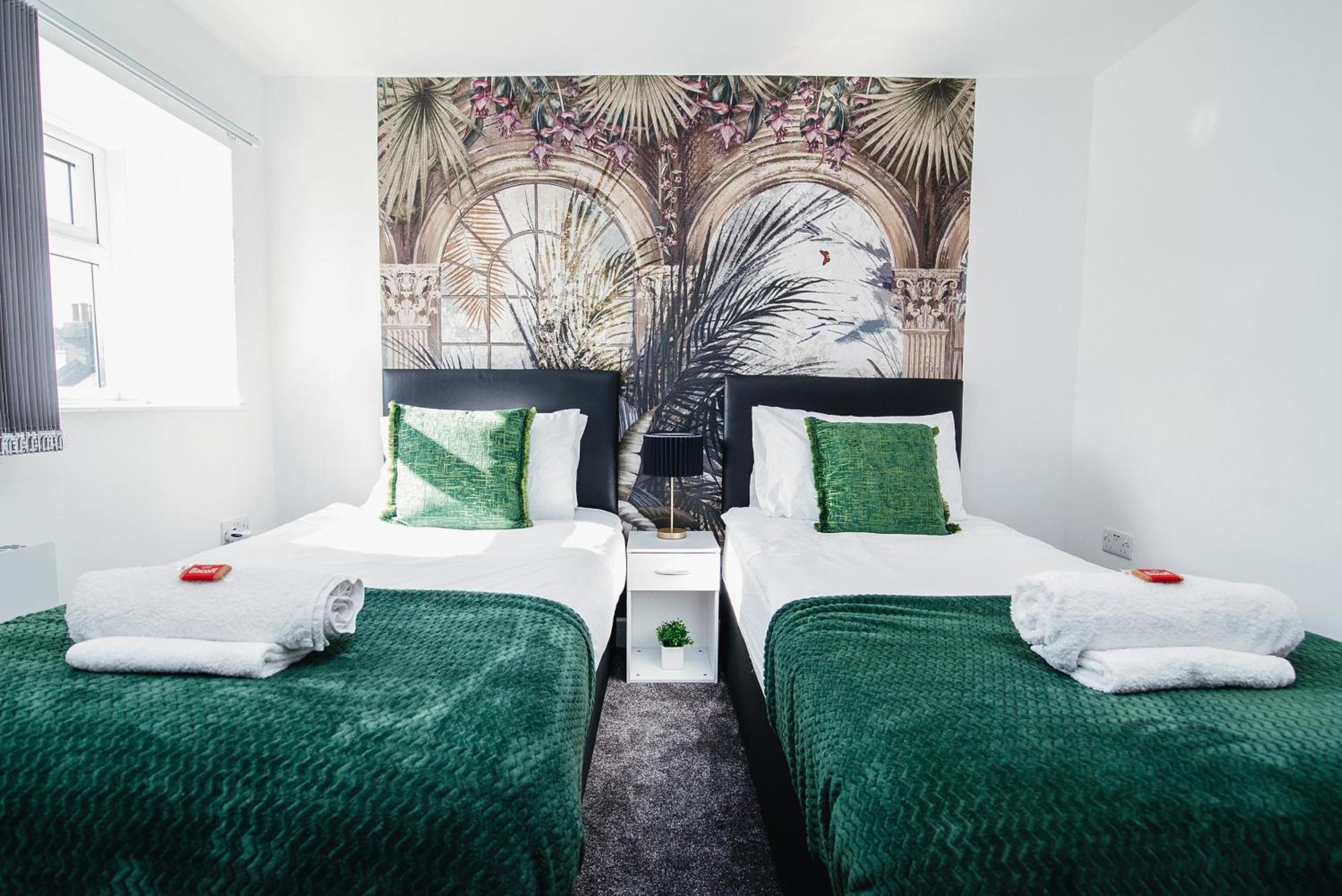 Apartment Town Centre Penthouse - Near Airport & Train Station