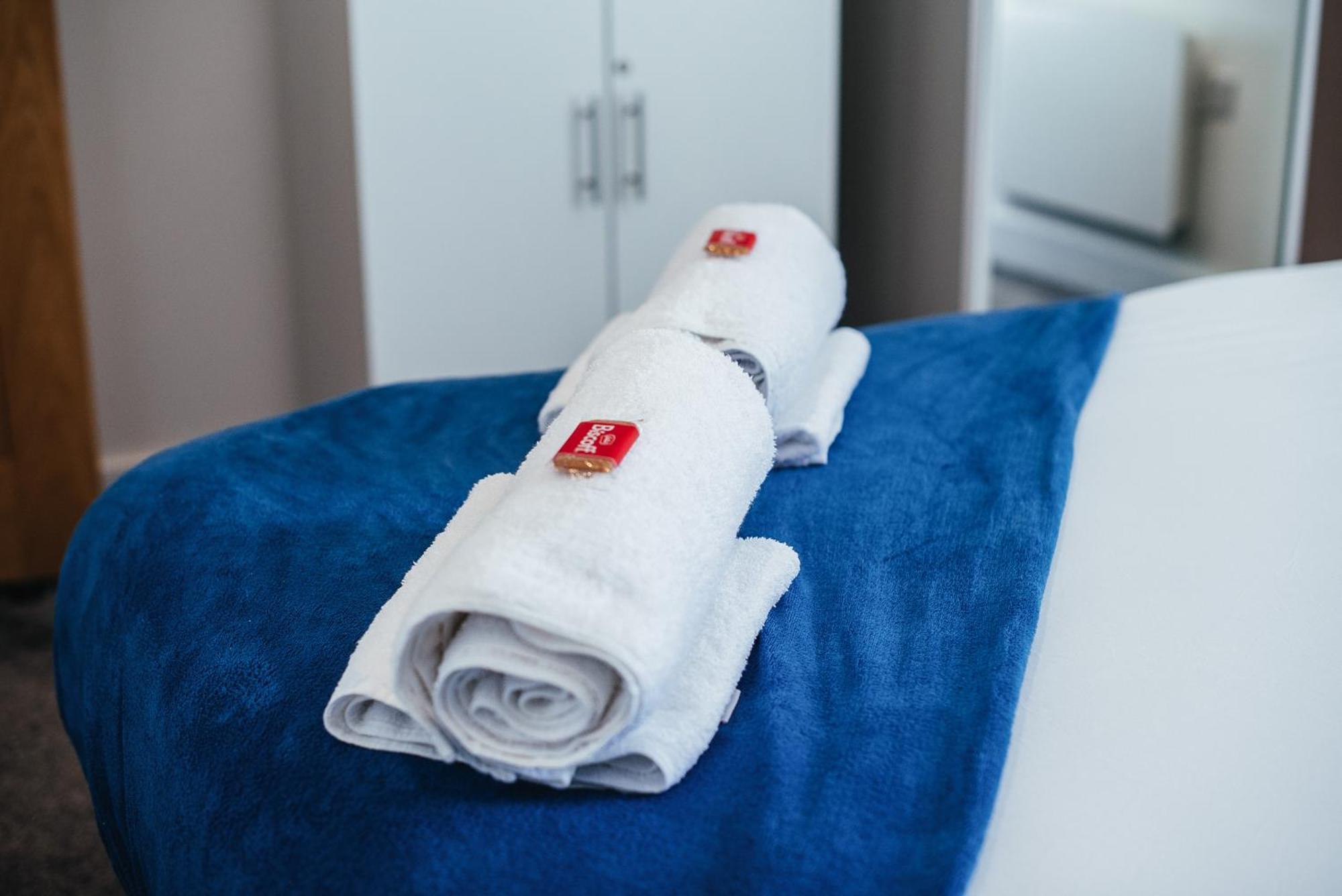 Town Centre Penthouse - Near Airport & Train Station